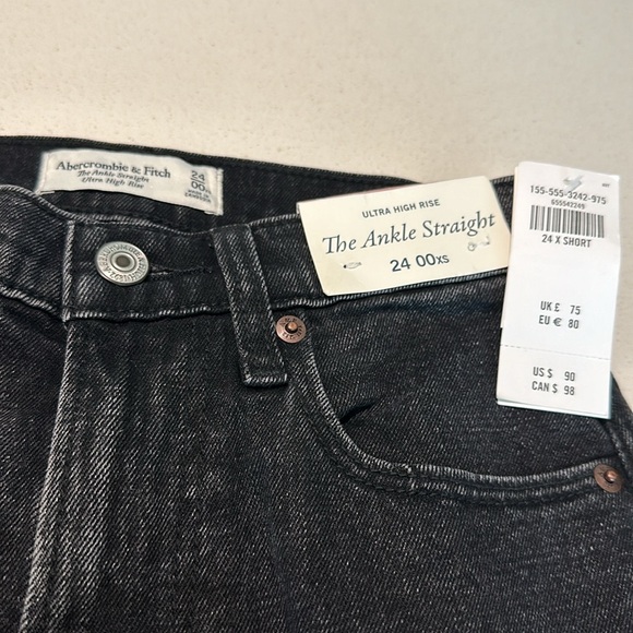 BESTSELLER
Ultra High Rise Ankle Straight Jean | BLACK - Picture 8 of 11